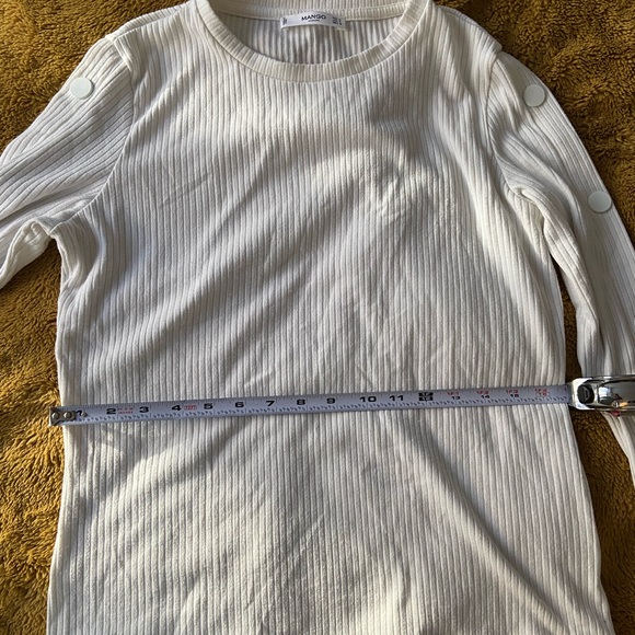 [SOLD]White ribbed fitted long sleeve with button detailing and split hem - Picture 4 of 6